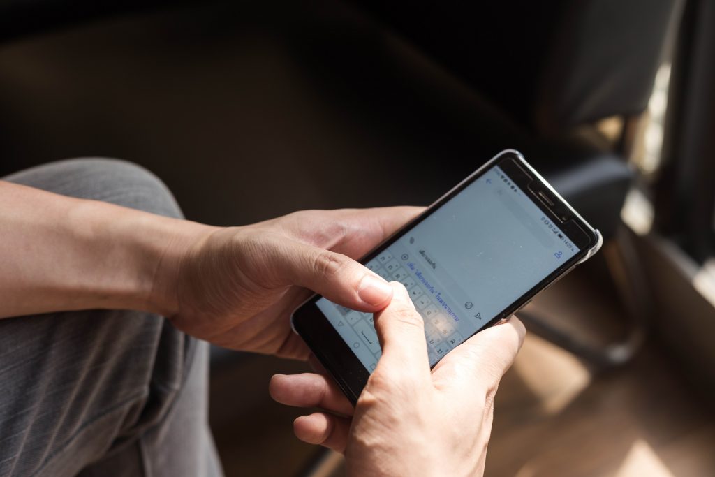 The data on how Thai mobile users choose operators