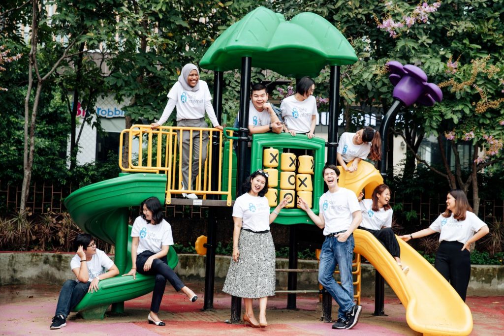 เด็กเก่งออนไลน์ อาจมีอันตรายได้เพราะไร้เดียงสา ดีแทคช่วยลูกคุณได้