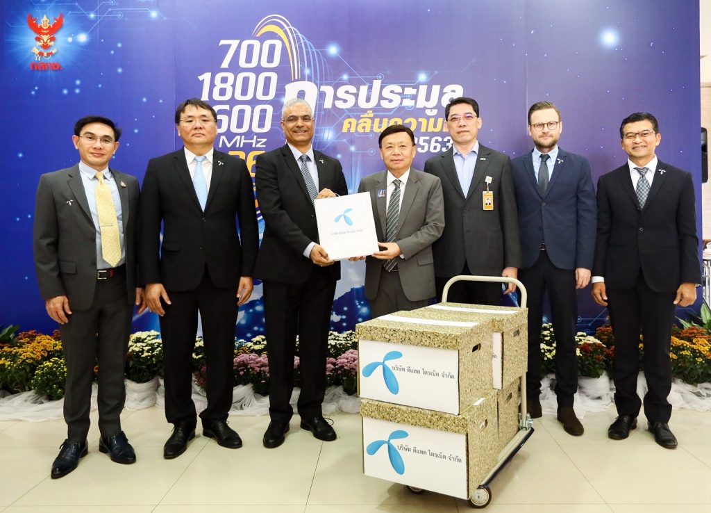 dtac CEO submits bid documents for upcoming spectrum auction