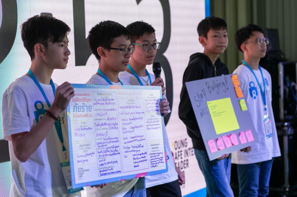 How kids fix their online problems by themselves—and why it can be a problem