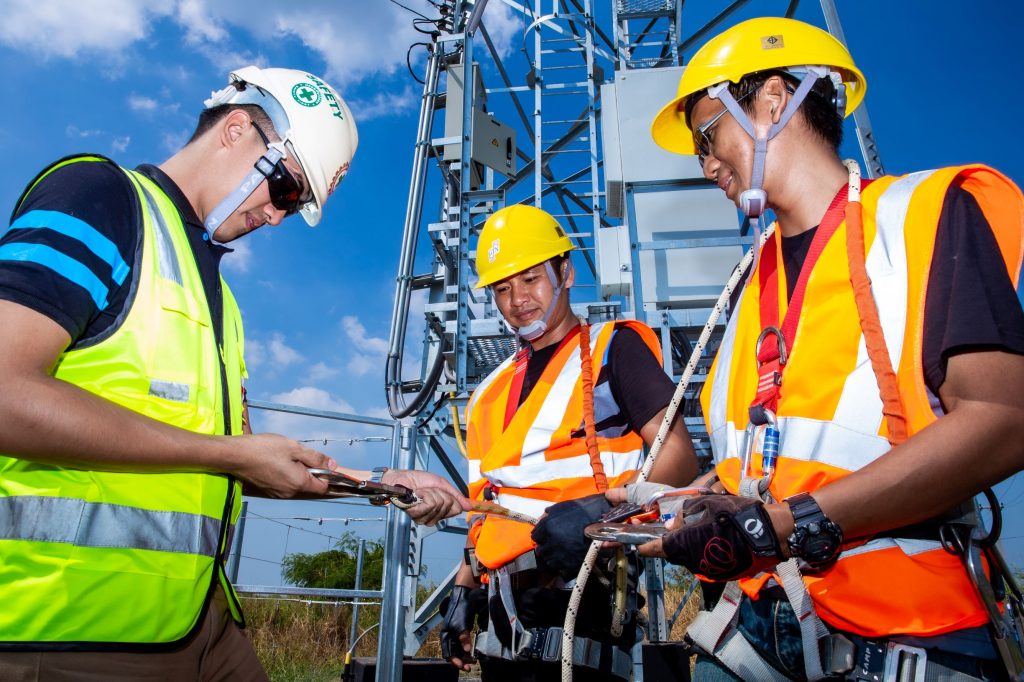 ดีแทคเอาจริง! คุมเข้มมาตรการความปลอดภัยในการทำงาน ตั้งเป้า Zero accident