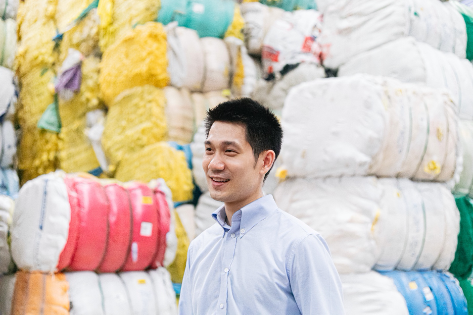 เสื้อนี้มีเรื่องเล่า! จับเข่าคุย “จิรโรจน์ พจนาวราพันธุ์” ผู้ปฏิวัติอุตสาหกรรมสิ่งทอไทยสู่ความยั่งยืน