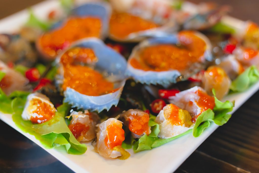 ขายออนไลน์พลิกชีวิต เส้นทางปูไข่ดองเงินล้าน