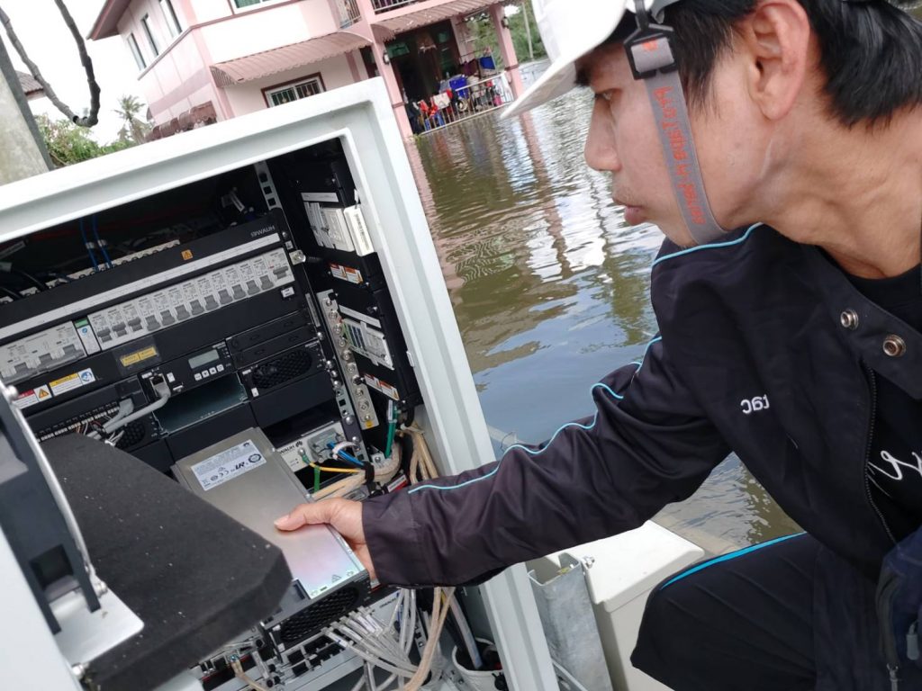 ดีแทคระดมทีมงานวิศวกรในจังหวัดภาคใต้ช่วยกู้เซลไซส์ให้พี่น้องผู้ประสบภัยน้ำท่วม ใช้งานติดต่อสื่อสารได้ต่อเนื่องมั่นใจทุกสถานการณ์