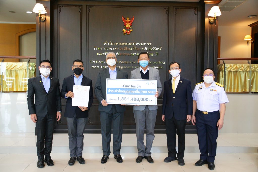 dtac Pays 700 MHz Spectrum License Fee