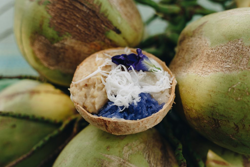 ‘ข้าวเหนียวหน้าควายลุย’ ขนมไทยชื่อแปลกโกออนไลน์ ช่วยต่อลมหายใจของชาวบ้าน อ.สรรคบุรี