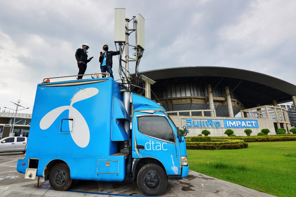 dtac installs Equipment Support for Medical Personnel in the Treatment of COVID-19