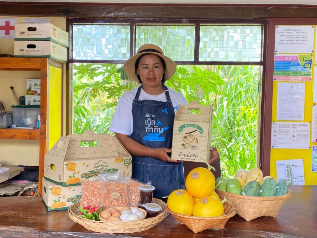 ล้วงลึกความสำเร็จของ ‘บ้านนี้มีรัก ฟาร์มสุขสำราญ’ เกษตรกรไร้หนี้ มีโบนัส ใช้เน็ตทำกิน