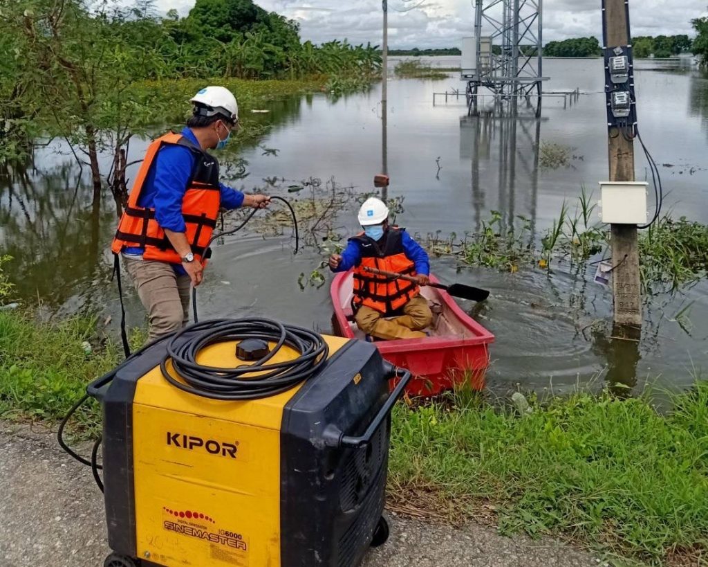 dtac expedites deployment of power generators for base stations impacted by Dian Moo Tropical Storm