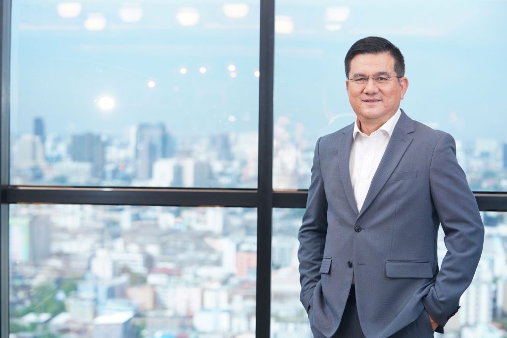 นายจักรกฤษณ์ อุไรรัตน์