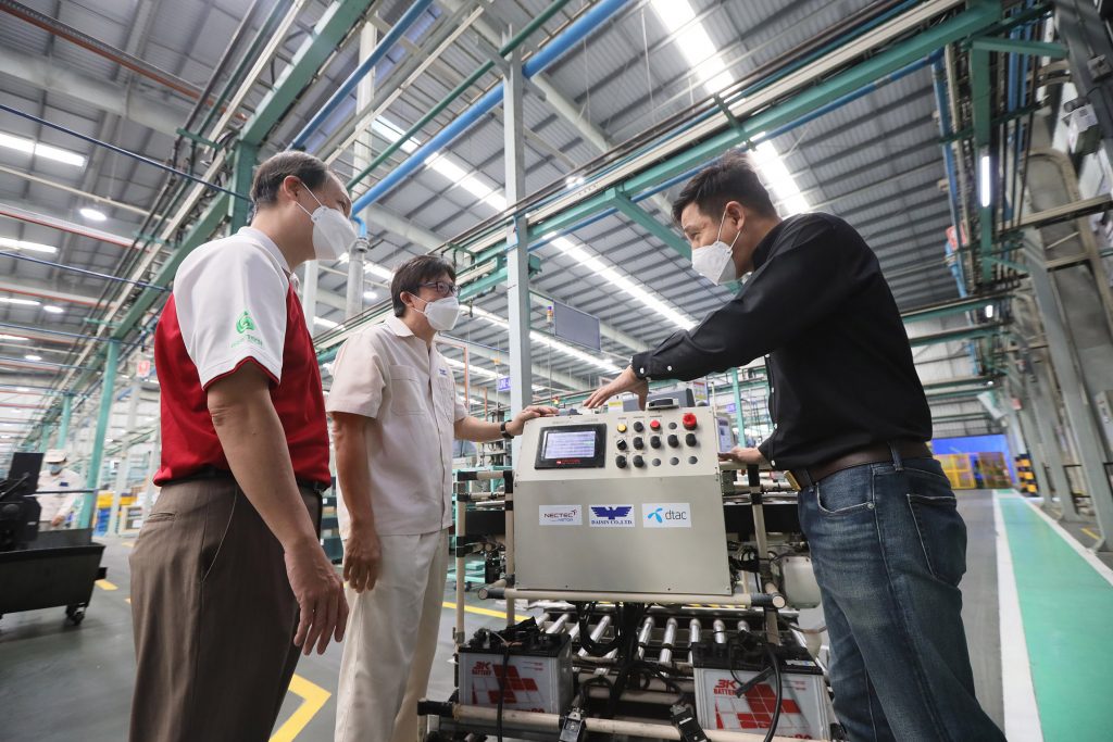 ดีแทคจับมือไดซินและเนคเทคยกระดับอุตสาหกรรมการผลิตชิ้นส่วนรถยนต์ด้วยเทคโนโลยี 5G ต่อยอดเป็นต้นแบบดันไทยสู่ฮับซัพพลายเชนยานยนต์ในเอเชีย