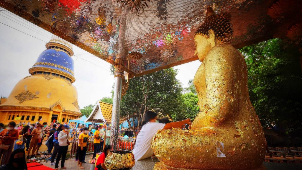ตามรอย “สายมู” แห่ขอพร “หลวงพ่อปลดหนี้” วัดพระธาตุวาโย อันซีนเมืองแปดริ้ว