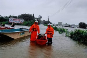 ดีแทคลุยเข้าพื้นที่น้ำท่วมดูแลสัญญาณตามแผนฉุกเฉิน พร้อมเฝ้าระวังผลกระทบพายุ “โนรู” ส่ง SMS เตือนภัยคนในพื้นที่เสี่ยง
