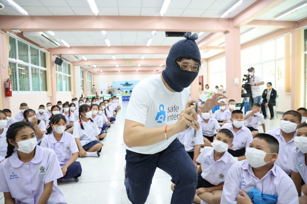 dtac Safe Internet ผนึก กทม.- ชุดปฏิบัติการปราบปรามการล่วงละเมิดทางเพศต่อเด็กทางอินเทอร์เน็ต ให้ความรู้เด็กนักเรียน ต้านภัยทางเพศออนไลน์