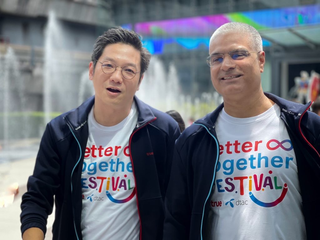 SNAPSHOTS: เปิดภาพเบื้องหลังสุดเอ็กซ์คลูซีฟ จากงาน Better Together Festival แถลงภาพทรูคอร์ป 2 เดือนหลังควบรวม